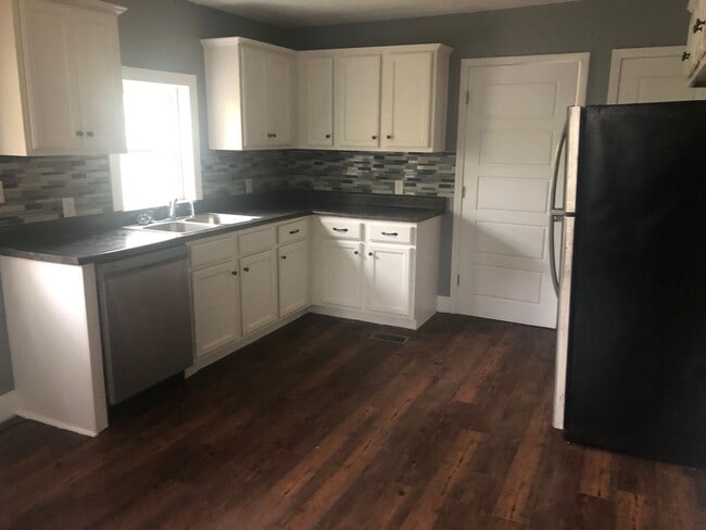 Photo - Cute 3 bedroom house in quiet neighborhood!