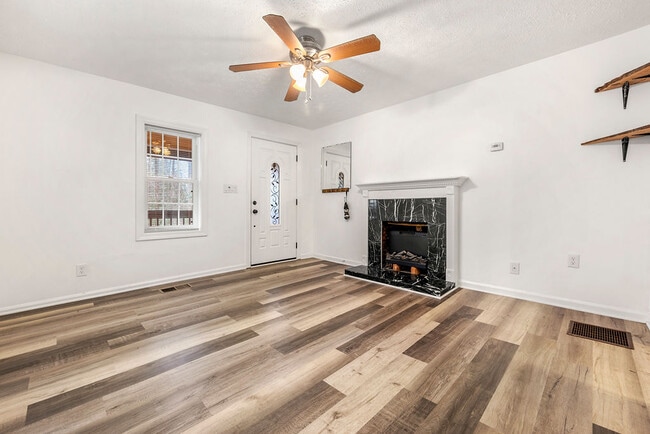 Photo - 89 Silas King St