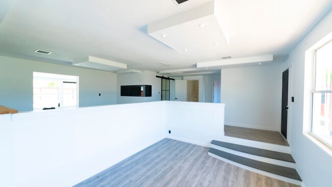 Photo - 321 Cornell Dr