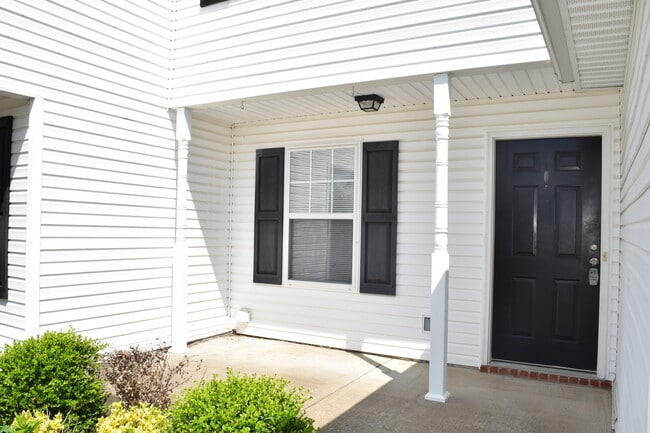 Photo - Wonderful 3 Bedroom 2 1/2 Bath Townhouse Now Available!