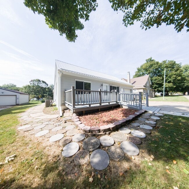 Photo - 3 Bedroom 2 Bath Home Conrad Iowa