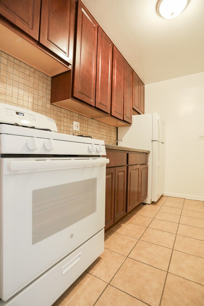 Photo - 1055 W Catalpa Ave Unit 504