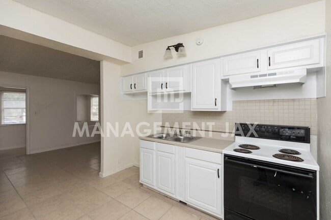 Photo - 5838 Abelia Rd