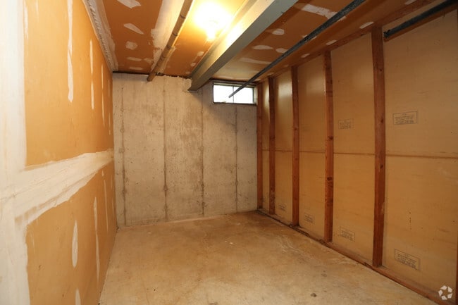 Extra storage - Fon Du lac Terrace Apts