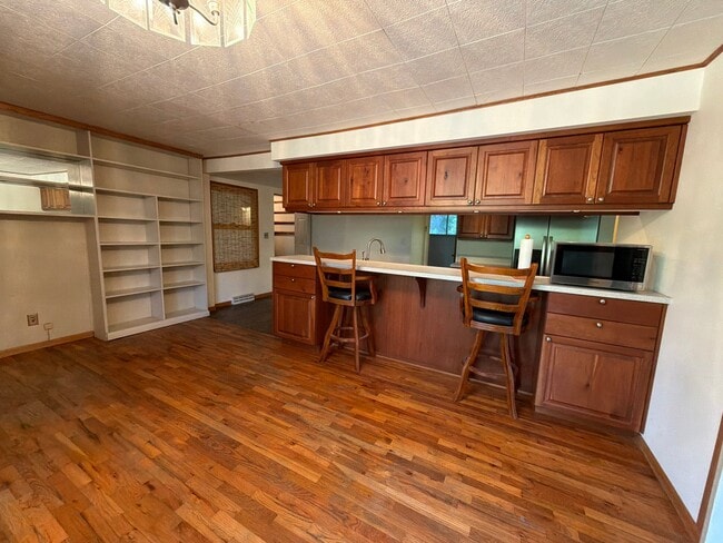 Photo - 105 Hankins Ln