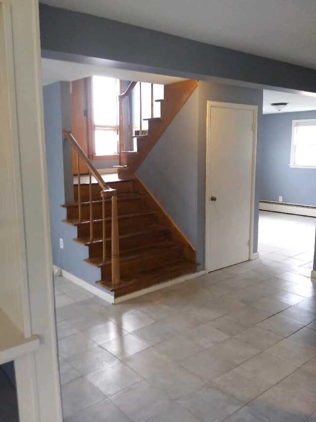 Photo - 905 Sprague Rd