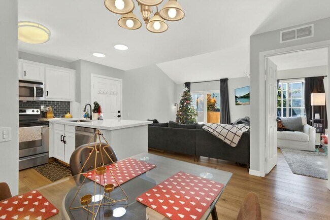 Photo - 5252 Balboa Arms Dr Unidad 5252