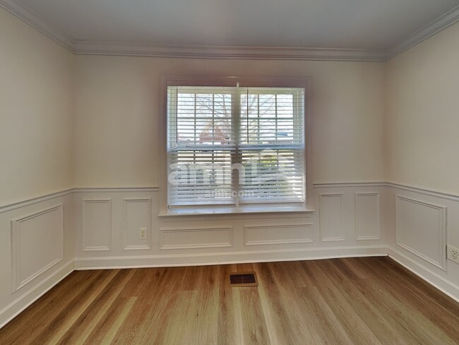 Photo - 560 Summit Way