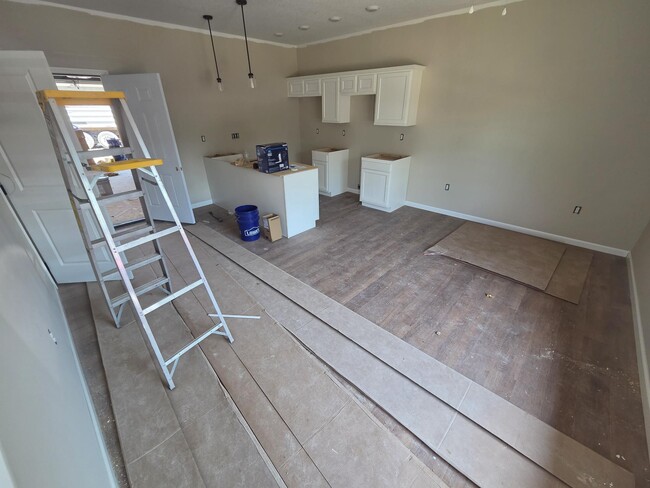 810 W North St