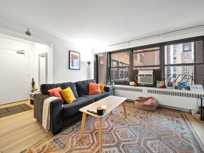 Photo - 6118 N Sheridan Rd