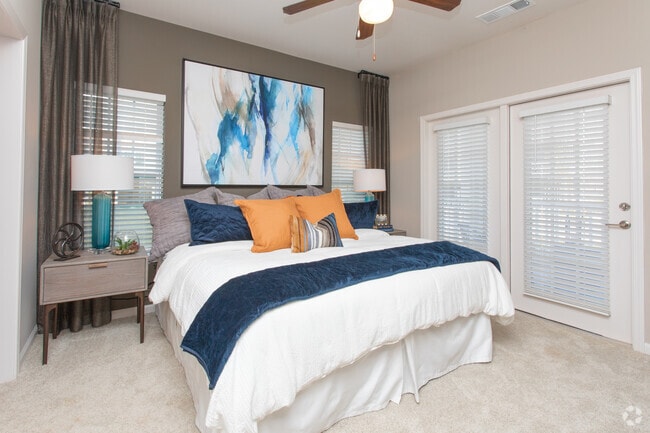 2BR,2BA - 1258SF