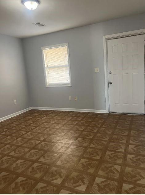 Photo - 305 W Oak St