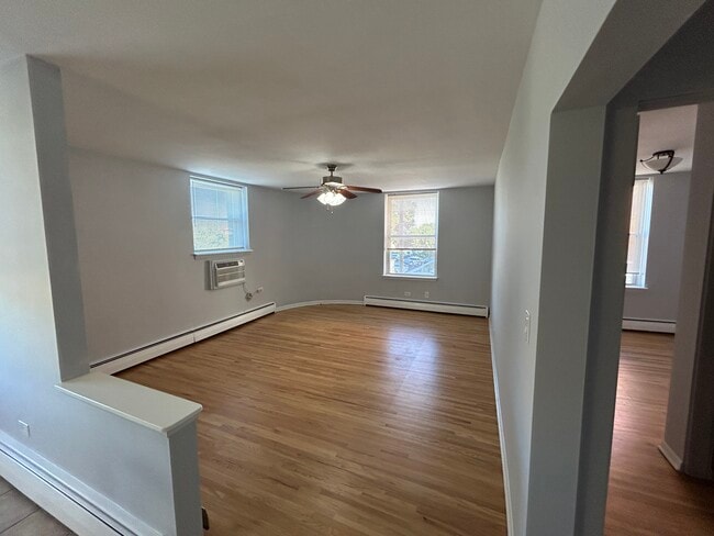 Building Photo - 3656 N Central Ave Unit 2