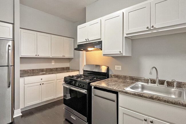 218-228 Pleasant St. and 134-140 S. Harvey... - 218-228 Pleasant St. and 134-140 S. Harvey... Apartments