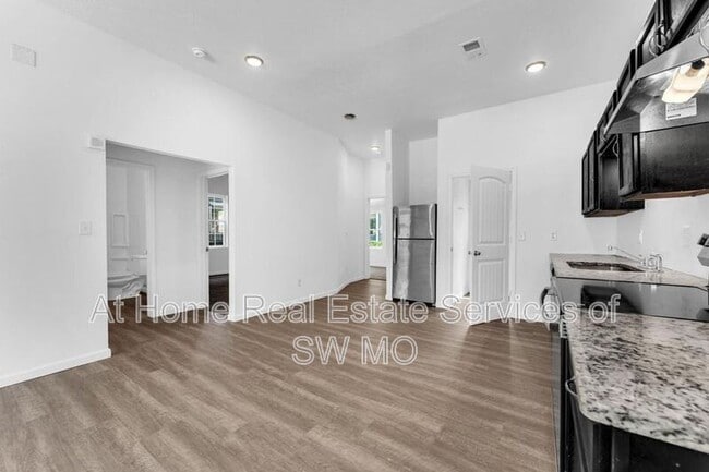 522 S Broadway Ave