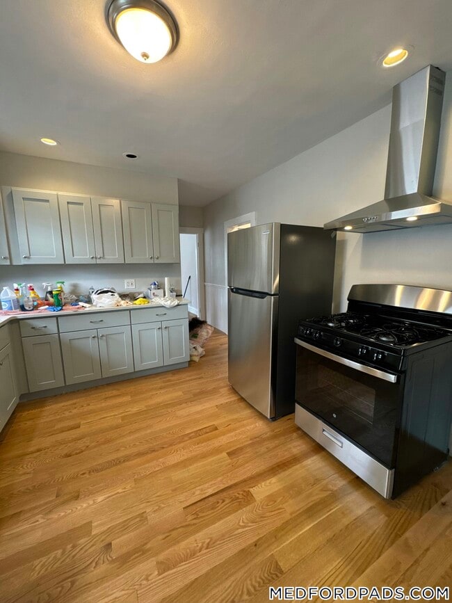 Building Photo - 86 W Quincy St Rental