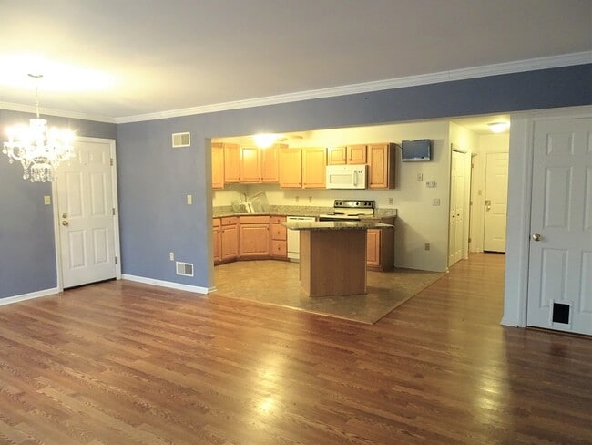 Photo - 932 Orchard St