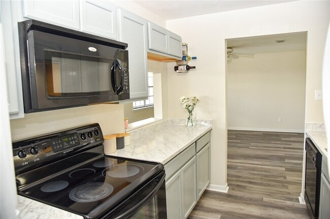 Photo - 700 Navarro Dr