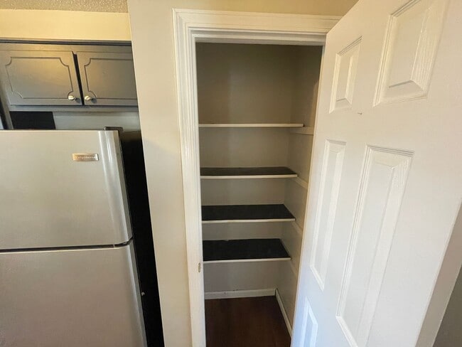 Photo - 1004 Creekside Pl