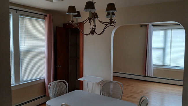 Building Photo - 8518 4th Ave Unit 2nd floor