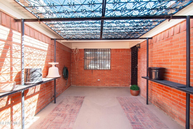 Photo - 200 S Maryland St