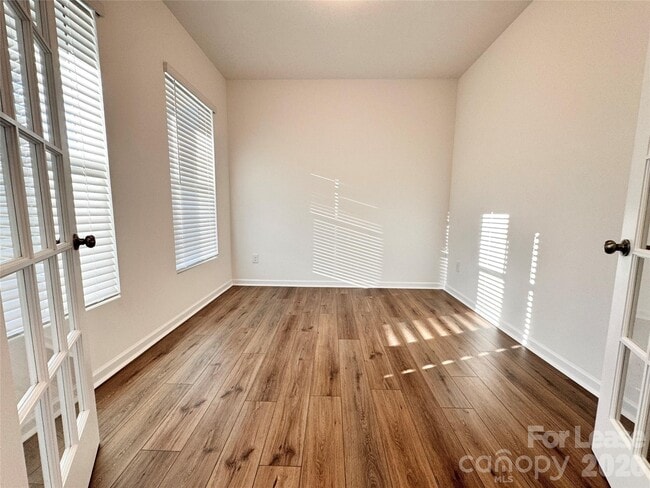 Photo - 699 Kitfox Dr NW