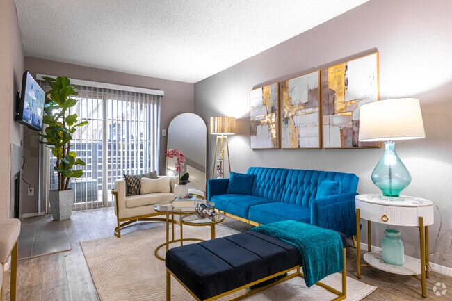 2BR, 2BA - 965SF - Living Room