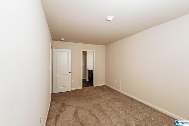 Photo - 7069 Broad St