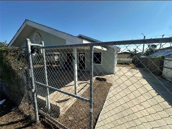 Photo - 10 Apache Dr