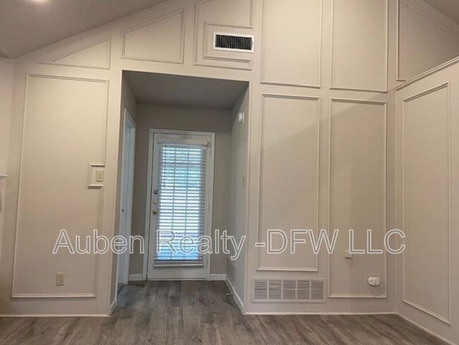 Photo - 2303 Markland St