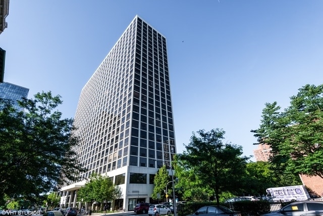 Building Photo - 4343 N Clarendon Ave Unit 2214 Rental