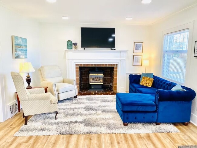 Photo - Beautiful Historic Home on Front Street in Lynden