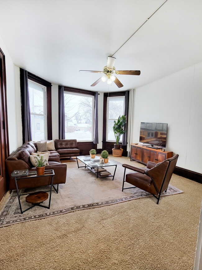 Photo - 503 6th St N