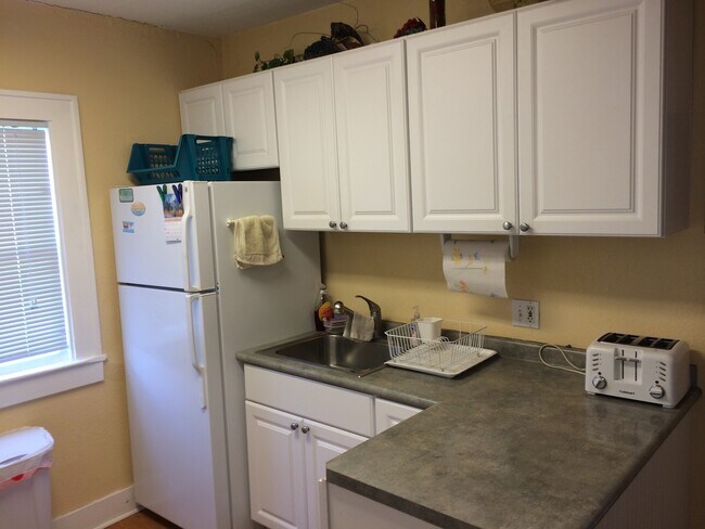 607/609 W. First