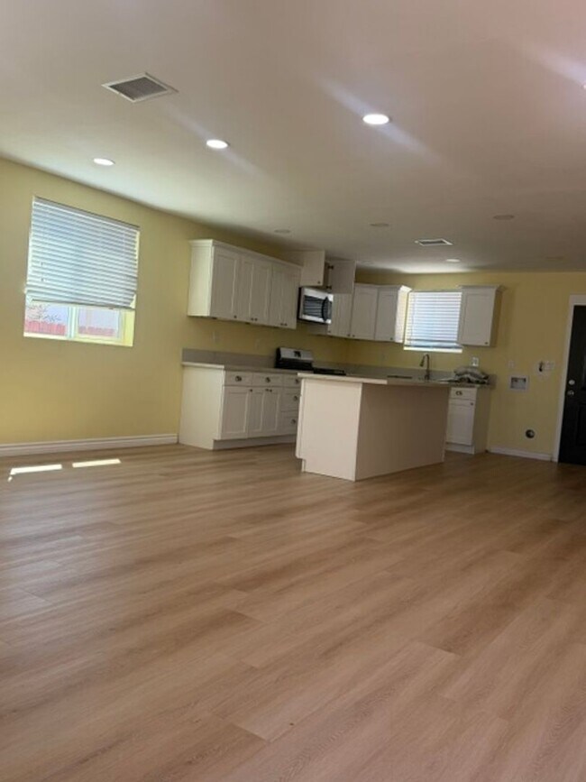 1234 E Esther St Unit 1234