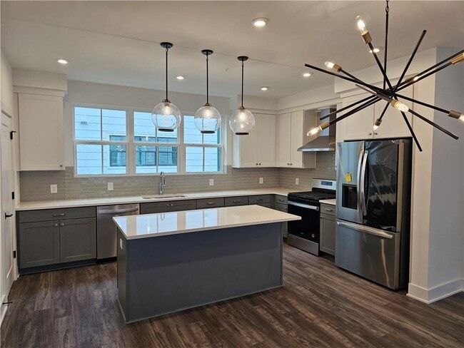 Photo - 1841 Gotham Ln NE