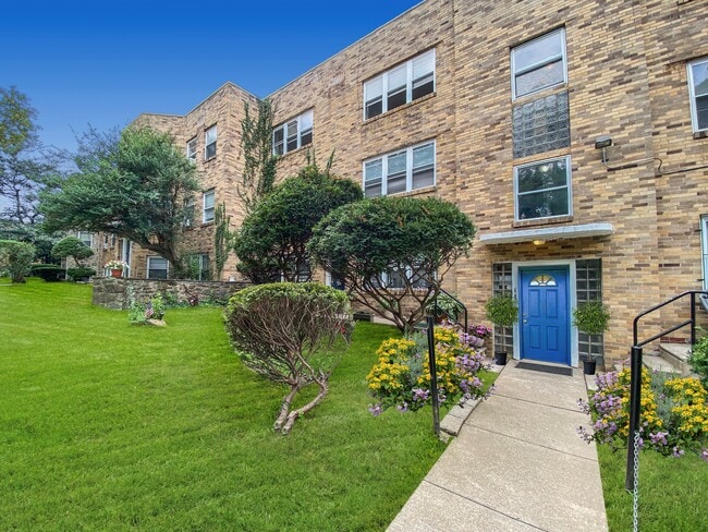 Building Photo - 6780 Blakemore St Unit A3