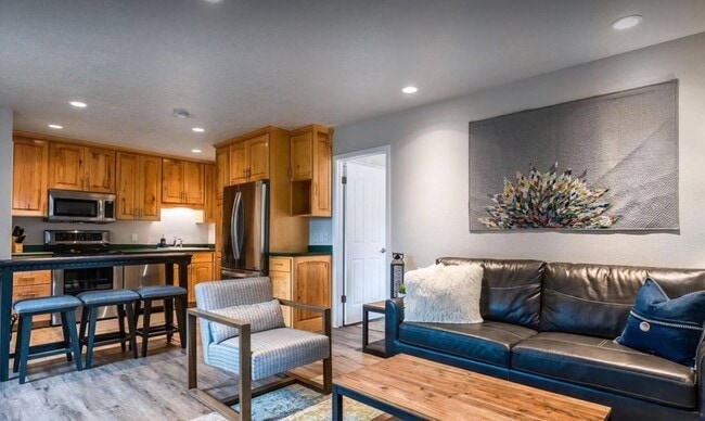 Living room, breakfast bar, kitchen - 2025 Canyons Resort Dr Unit I-2