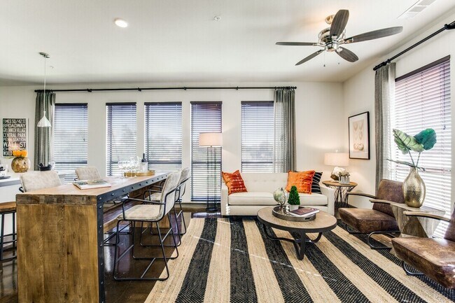 Photo - Get the Space You Want & 6 Weeks FREE! Unit AAHH1