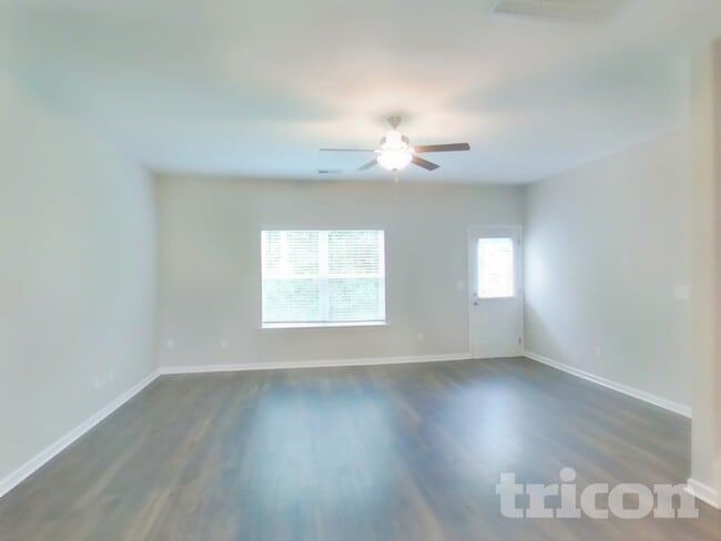 Photo - 2918 Beeswax St