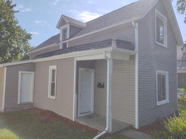 3 Bedroom 1 Bathroom House W/ Bonus room &... - 3 Bedroom 1 Bathroom House W/ Bonus room &...