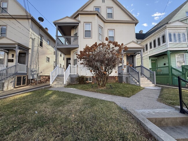 Building Photo - 45 Mahl Ave