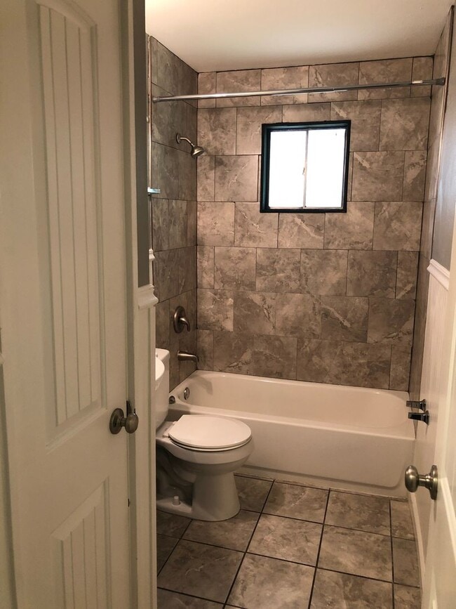 Photo - 3 Bedroom 1 Bath Beautifully Updated Home in Florissant, MO.