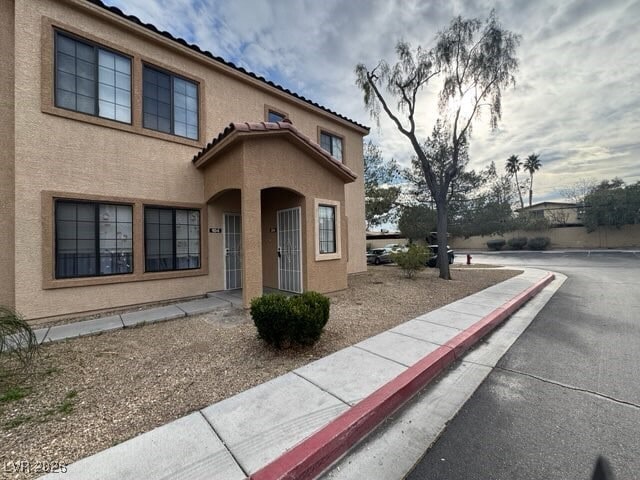 Building Photo - 2141 Hussium Hills St Unit 204