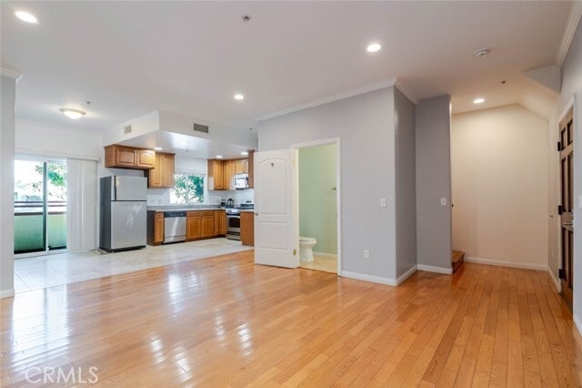 Photo - 15053 Victory Blvd Unit 5