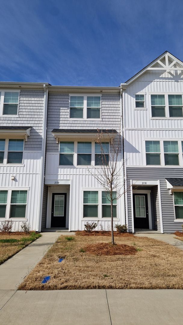 Building Photo - Brand New Townhome | 3 BR/3.5BA | 1-Car Garage | Near Downtown Mooresville