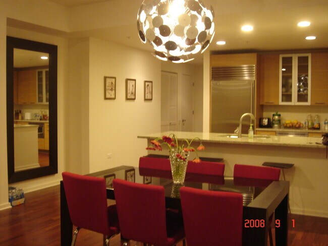 Photo - 240 E Illinois St Unidad 1805