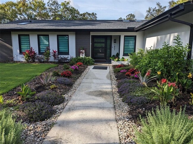 Photo - 1851 Royal Oak Pl E