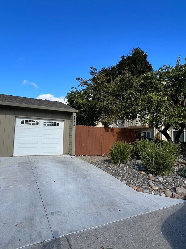 Photo - 4235 Grace St Unit A