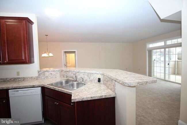 Building Photo - 1665 Kenton Rd Unit 203